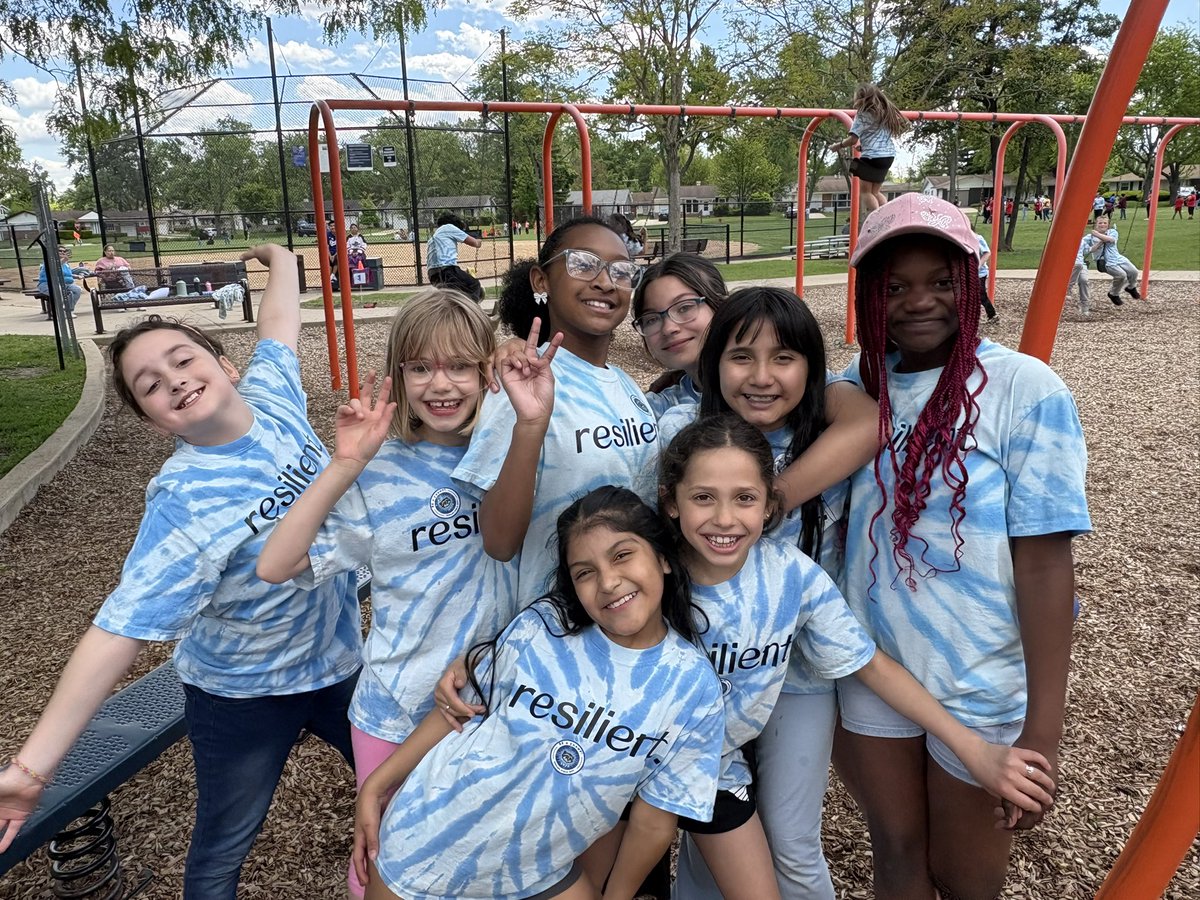 HulliganExplore's tweet image. What a perfect day for #FieldDay @D59Rupley! Thanks @juliebotkin & @CoachNowlan for all the planning and effort that you put into it!
We are #resilient!
