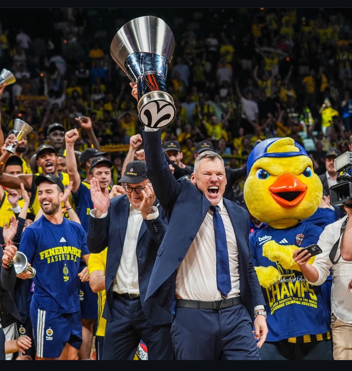 #FenerbahceBeko Avrupa’nın sampıyonu Dunya’n.  En BÜYÜK Spor Kulübü…