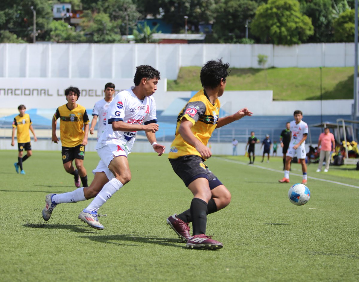 primerafutboles's tweet photo. 📷⚽
#Platense 0-0 #Alianza
#FinalTorneoSub17 #Clausura2025 #PLAvsALI https://t.co/noBm1UssAh
