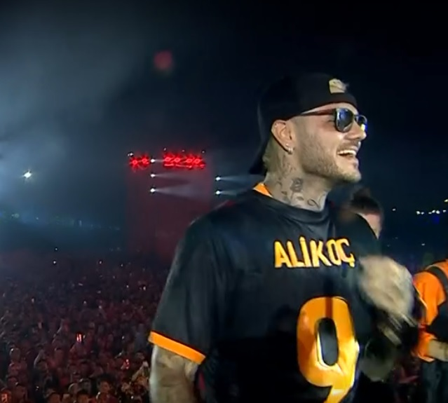 bpthaber's tweet photo. Mauro Icardi, "Ali Koç" forması giydi. https://t.co/TglLm0O17D