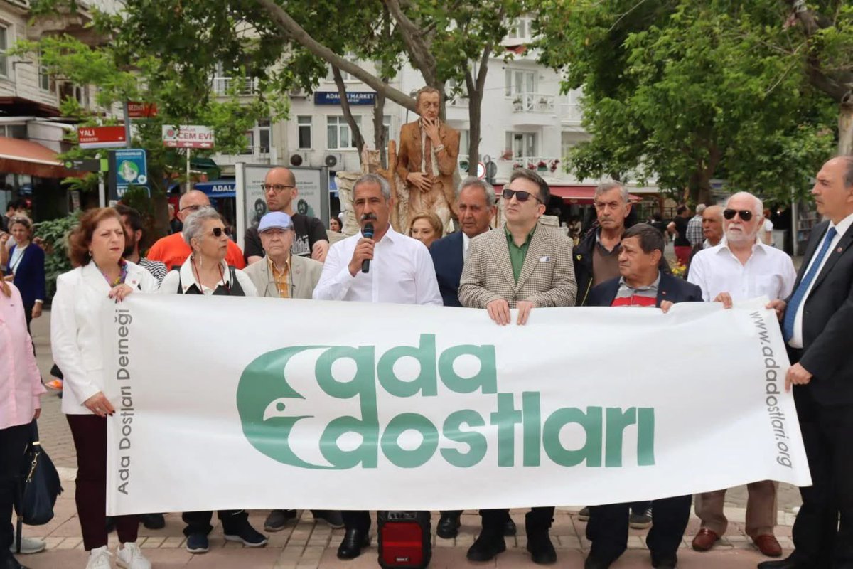 yenikadinadalar's tweet photo. Ada Dostları Derneği tarafından düzenlenen Burgazadalı yazar ve şairimiz  Sait Faik Abasıyanık’ı anma günü programına katılım sağladık. Verimli geçen bu program için emeği geçen herkese teşekkkürler.

Sait Faik Abasıyanık’ı saygı ve rahmetle anıyoruz… https://t.co/R0rlcNGLyw