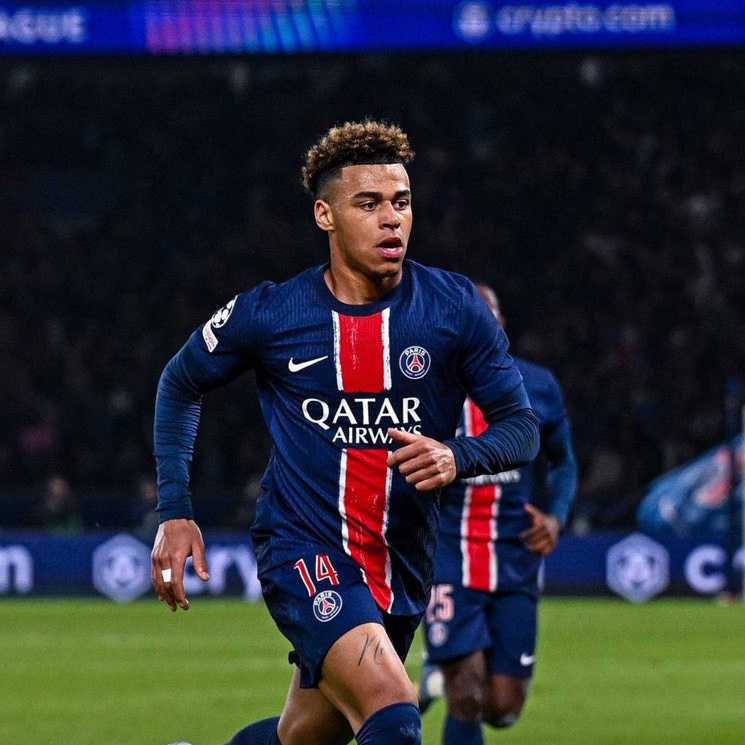 _BeFootball's tweet image. Les cinq grands championnats, 𝗖'𝗘𝗦𝗧 𝗙𝗜𝗡𝗜 ! 😪👋

Ça vous dit une rétrospective ? 

🌟 Meilleur joueur :
💎 Révélation :
🌪️ Meilleur dribbleur :
❌ Pire flop :
🤔 Pire joueur de votre club de coeur :
😆 Meilleur joueur de votre club de coeur :
🟡 Ballon d'Or :

À vos…