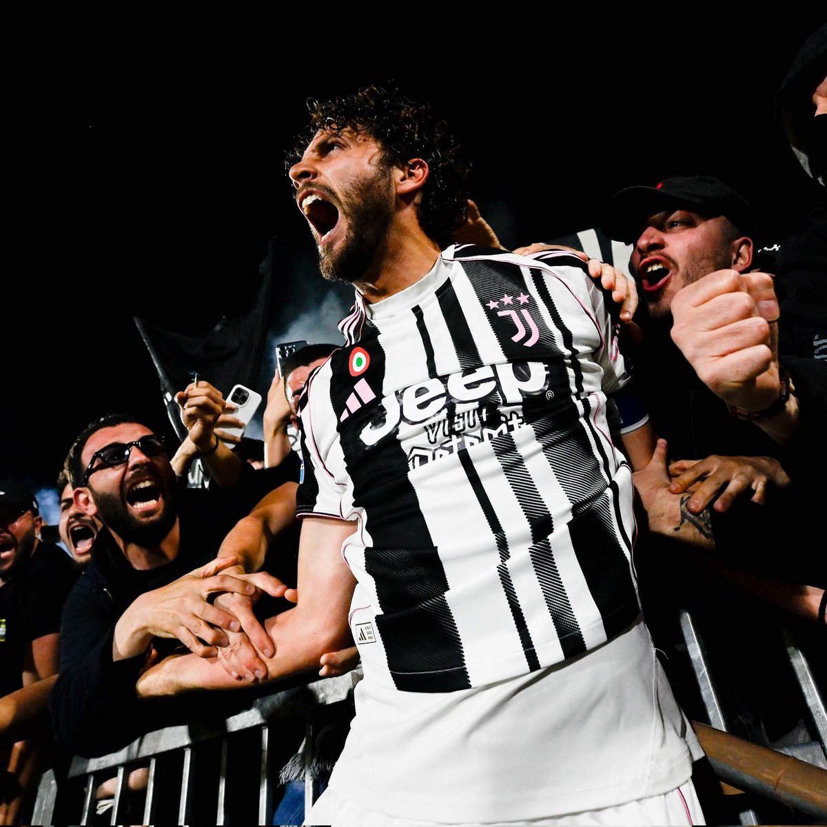 Juventusfcar's tweet photo. اللحظات التي لا تقدر بثمن 🤍🖤 https://t.co/8KjcTCpa0Y