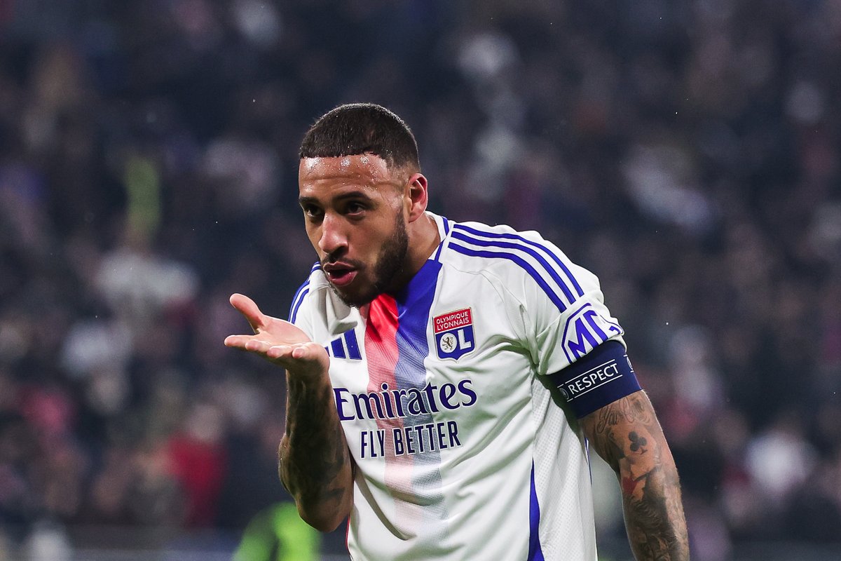 _BeFootball's tweet image. Les cinq grands championnats, 𝗖'𝗘𝗦𝗧 𝗙𝗜𝗡𝗜 ! 😪👋

Ça vous dit une rétrospective ? 

🌟 Meilleur joueur :
💎 Révélation :
🌪️ Meilleur dribbleur :
❌ Pire flop :
🤔 Pire joueur de votre club de coeur :
😆 Meilleur joueur de votre club de coeur :
🟡 Ballon d'Or :

À vos…