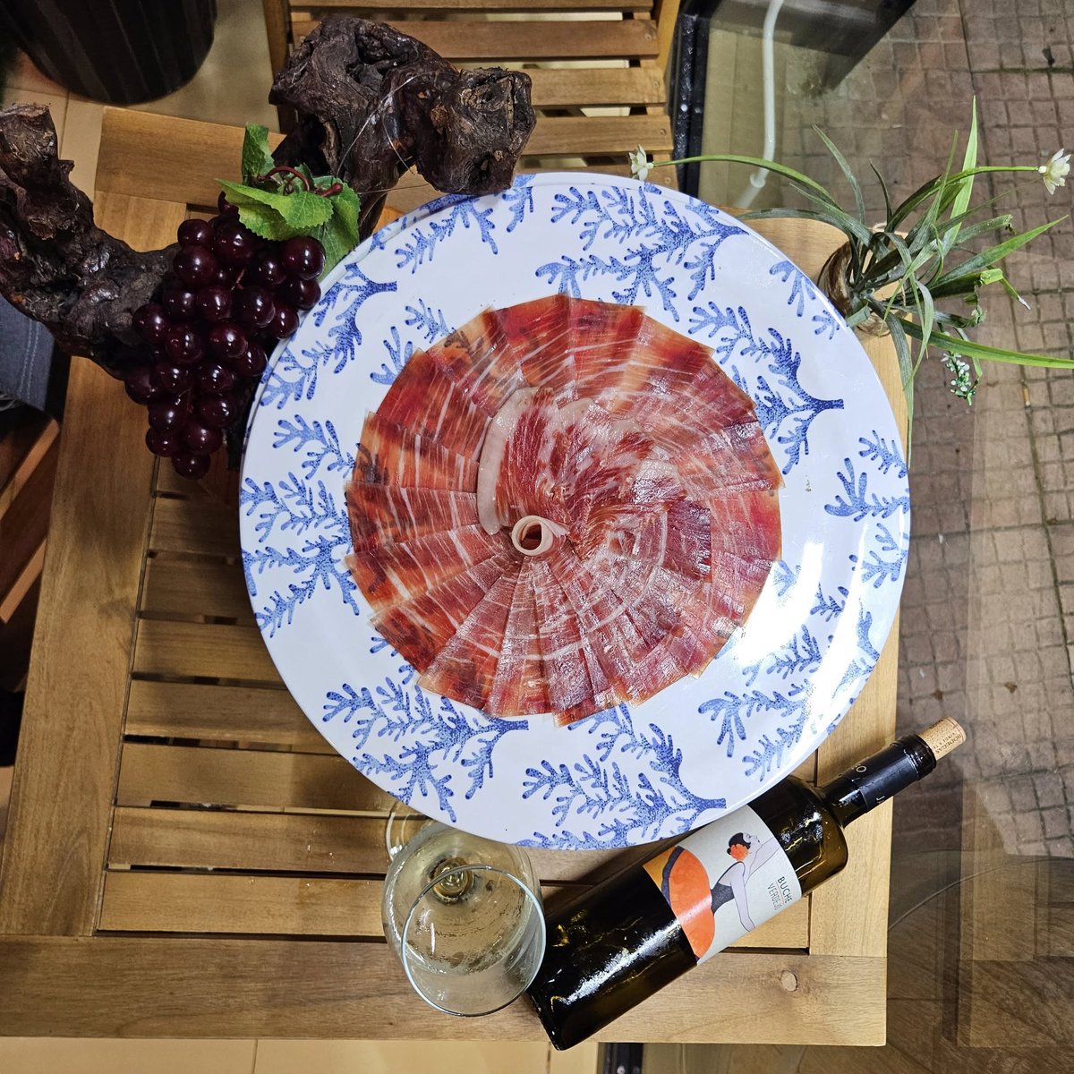 Un buen vino y un buen jamón y la noche del domingo es perfecta.
#winelover #spanishNigth
bodegasoran.com