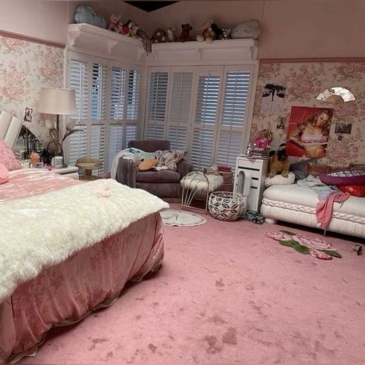 QUEENP0P's tweet photo. Maddy Perez bedroom in Euphoria ✰ https://t.co/6hDKo30pcr