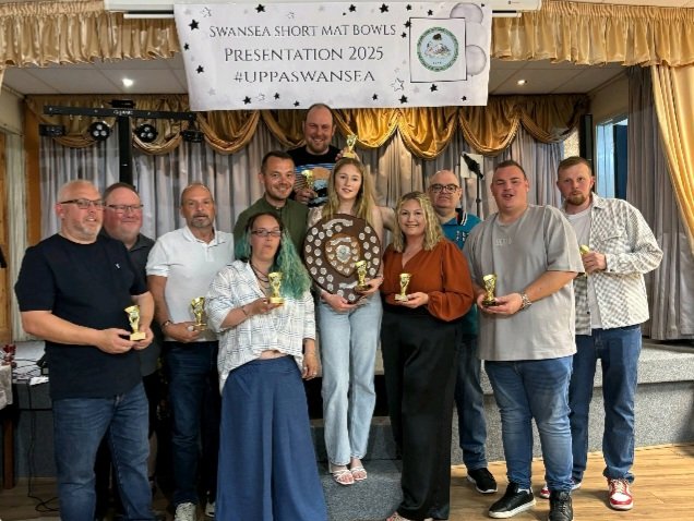SMBOWLS's tweet photo. Team photo from last night presentation evening .
Div 1 Winner shield 
Welsh club Champions Cup 
#BowlsWales #bowlsinternational https://t.co/VElqbFTHOc