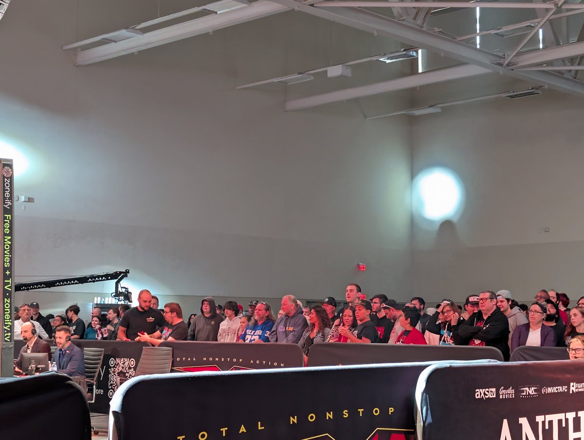 vocnation's tweet photo. #BorderBrawl #Zoneify #tnawrestling sold out in Niagara! https://t.co/NhT8x6EXJg