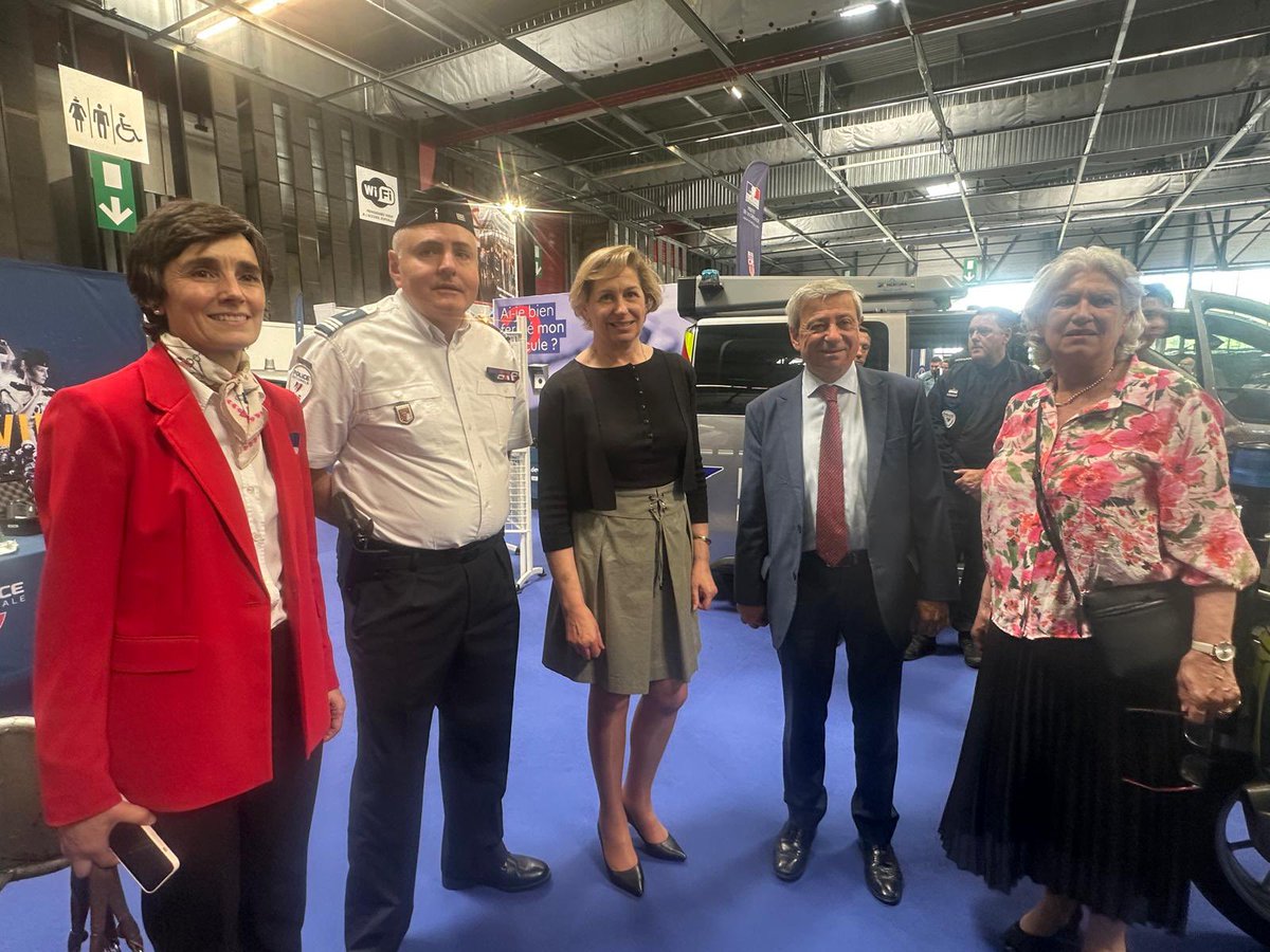 Béatrice Sabouret (@bsabouret) on Twitter photo 🚀🔆 Plaisir d’inaugurer ce we La Foire de #Bordeaux aux côtés de <a href="/n_delattre/">Nathalie Delattre</a> ministre déléguée au tourisme. Du 24/05 au 1er juin, 9 jours d’une “expérience qui vous dépasse”. Pour tous les âges et tous les goûts. <a href="/PrefAquitaine33/">Préfet Nouvelle-Aquitaine et Gironde</a> <a href="/PoliceNat33/">Police Nationale 33</a> @gendarmerie_033 #OTCBM 🚀🔆 Plaisir d’inaugurer ce we La Foire de #Bordeaux aux côtés de <a href="/n_delattre/">Nathalie Delattre</a> ministre déléguée au tourisme. Du 24/05 au 1er juin, 9 jours d’une “expérience qui vous dépasse”. Pour tous les âges et tous les goûts. <a href="/PrefAquitaine33/">Préfet Nouvelle-Aquitaine et Gironde</a> <a href="/PoliceNat33/">Police Nationale 33</a> @gendarmerie_033 #OTCBM