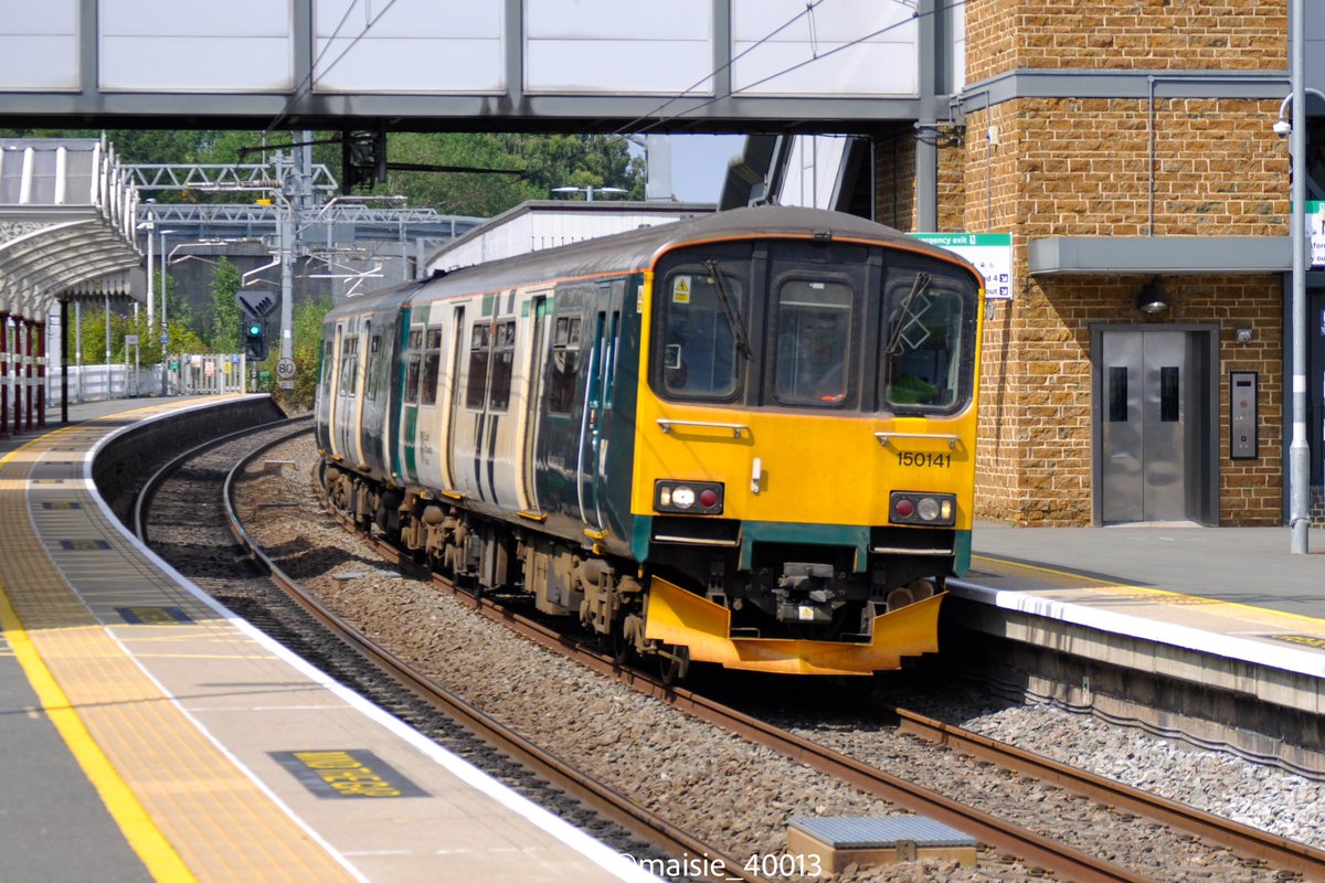 maisie_40013's tweet image. 150141 passing Wellingborough back in July 2024 for Bletchley after having works up North. 31/07/2024 #class150 #sprinter #wellingborough #londonnorthwesternrailway #MML