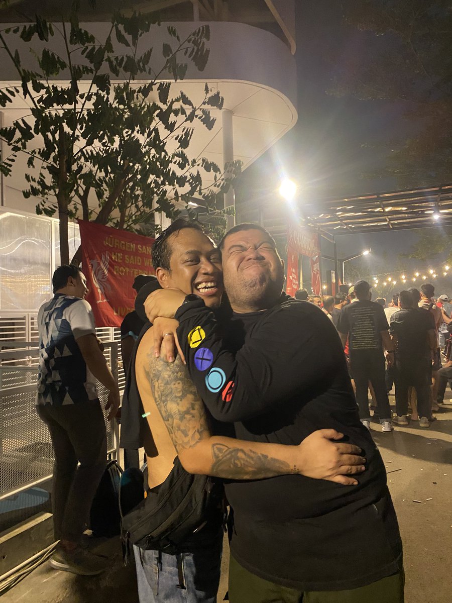 Terakhir ketemu entah 2022 atau 2023. Sekalinya ketemu lagi pas <a href="/LFC/">Liverpool FC</a> angkat piala. Sehat selau, must <a href="/ryswanto/">Yanuar Ryswanto</a> !
The mith, the legend.