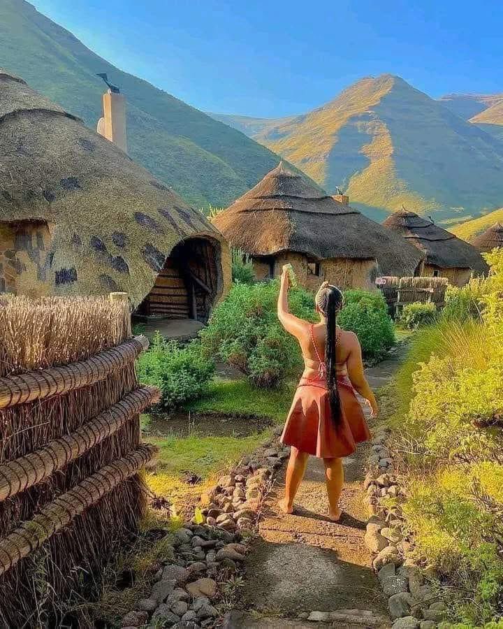 Often known as the Kingdom in the Sky, Lesotho 🇱🇸 in Africa, is the only independent state in the world that lies entirely above 1,000m (3,281ft) in elevation.