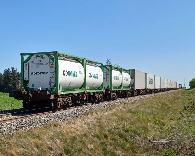 West=On=Track (@westontrackirl) on Twitter photo Just 3% of Irelands road fleet is EV. We face fines of €Bn’s in 2030 due to #transport emissions. Increasing the reach & capacity of the #railnetwork will help mitigate this #westernrailcorridor #irishrail <a href="/sli_eile_/">Slí Eile</a> <a href="/SadhbhO/">Sadhbh O' Neill 🍉🌹</a> <a href="/Env_Pillar/">Environmental Pillar</a> <a href="/IrishEnvNet/">Irish Enviro Network</a> <a href="/AnTaisce/">An Taisce</a> <a href="/EPAIreland/">EPA Ireland</a> Just 3% of Irelands road fleet is EV. We face fines of €Bn’s in 2030 due to #transport emissions. Increasing the reach & capacity of the #railnetwork will help mitigate this #westernrailcorridor #irishrail <a href="/sli_eile_/">Slí Eile</a> <a href="/SadhbhO/">Sadhbh O' Neill 🍉🌹</a> <a href="/Env_Pillar/">Environmental Pillar</a> <a href="/IrishEnvNet/">Irish Enviro Network</a> <a href="/AnTaisce/">An Taisce</a> <a href="/EPAIreland/">EPA Ireland</a>
