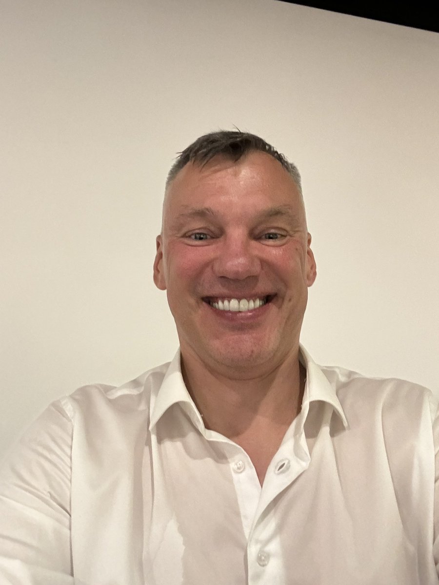 That winning smile 😃

🤳Saras Selfie