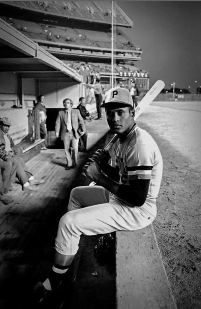 BBGreatMoments's tweet photo. unreal photo of Roberto Clemente 💛⚾️
https://t.co/b77RpgoiiF