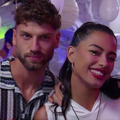 aguanteeluz's tweet photo. Necesito q me pasen clips de Luz, del Tridente, del Tridente Renovado y de Santi y Luz, porfi es para un edit y se me borraron muchas cosas🙏🏼 O me pueden etiquetar en clips también. #GranHermano #luzgh #tatogh #tridentegh #luziago https://t.co/sK4sqy2tBS