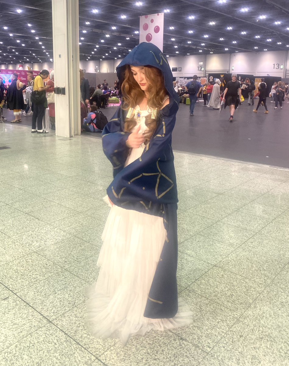 lamiroir from mcm this weekend, the cloak was handmade by me :)