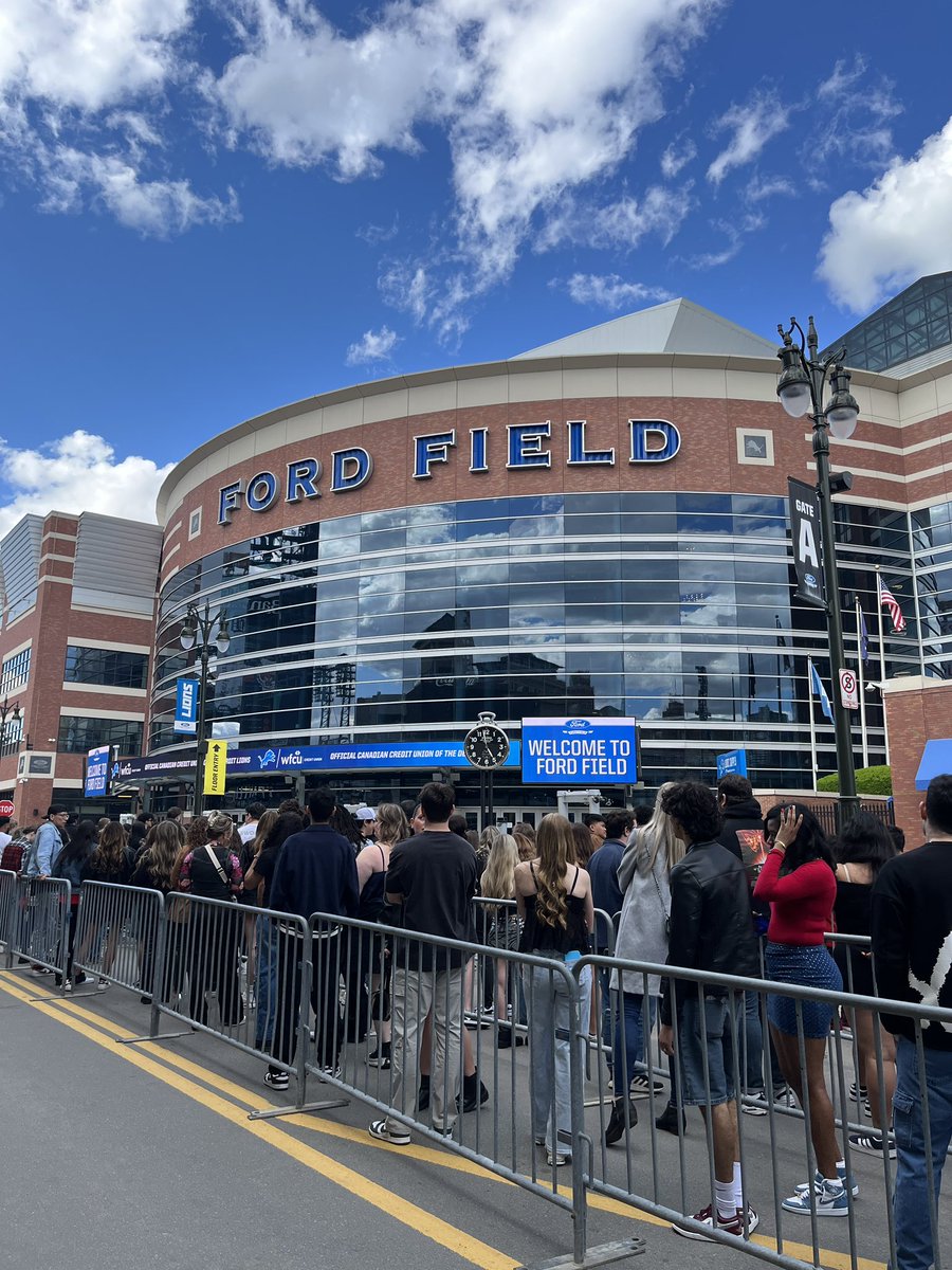 We’re back at <a href="/fordfield/">Ford Field</a> for <a href="/theweeknd/">Abel Tesfaye</a> NIGHT 2!!!