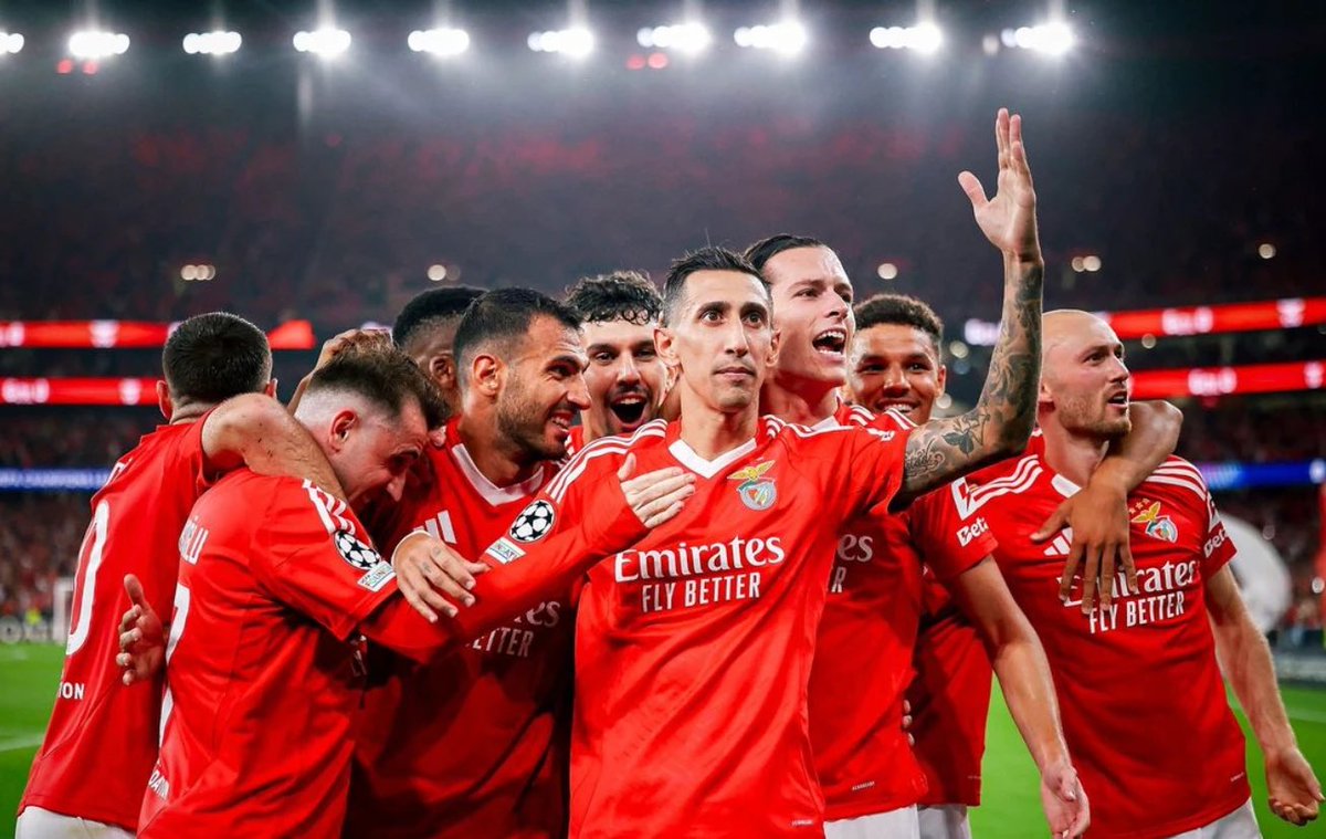 Não podia deixar de falar de ti. Quanta pena, quão injusto para o futebol é que este tenha sido o teu último jogo

Para mim, esta é a recordação que fica. A de uma lenda absoluta do futebol, que voltou por amor num mundo onde o dinheiro manda

Será sempre a tua casa. Fideo ❤️

LV