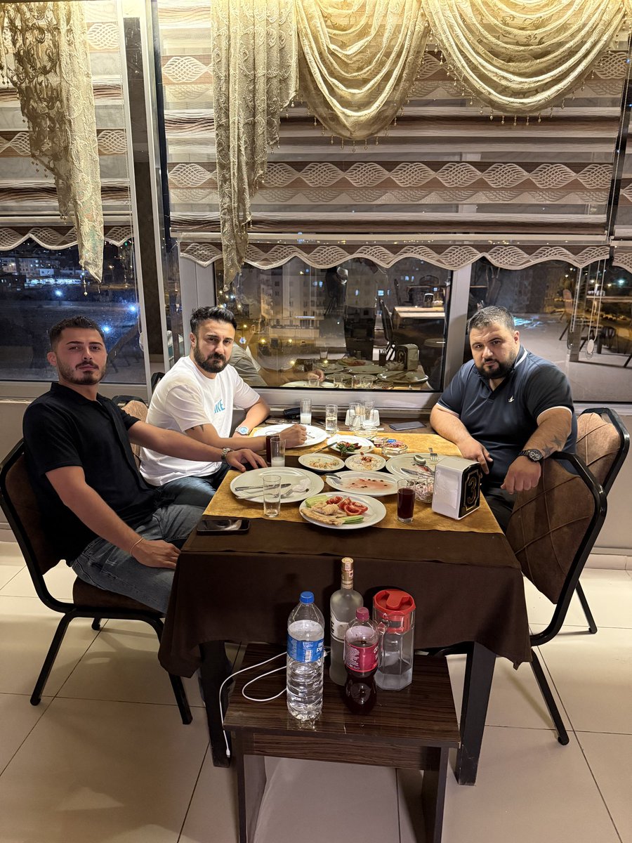 kekinci_10's tweet photo. Masamız aynı konular farklı bu sefer. https://t.co/liEBp69Wh6
