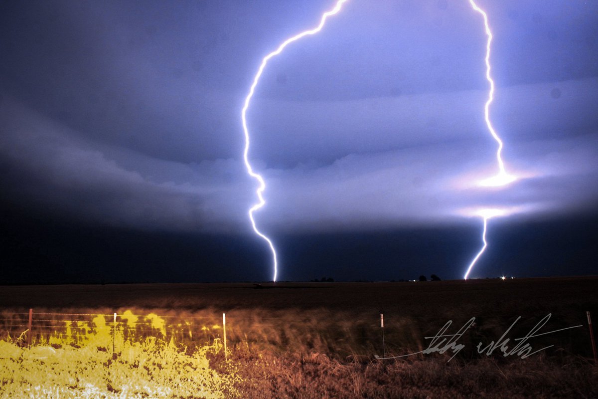 Last night had some insane positive CG bolts!