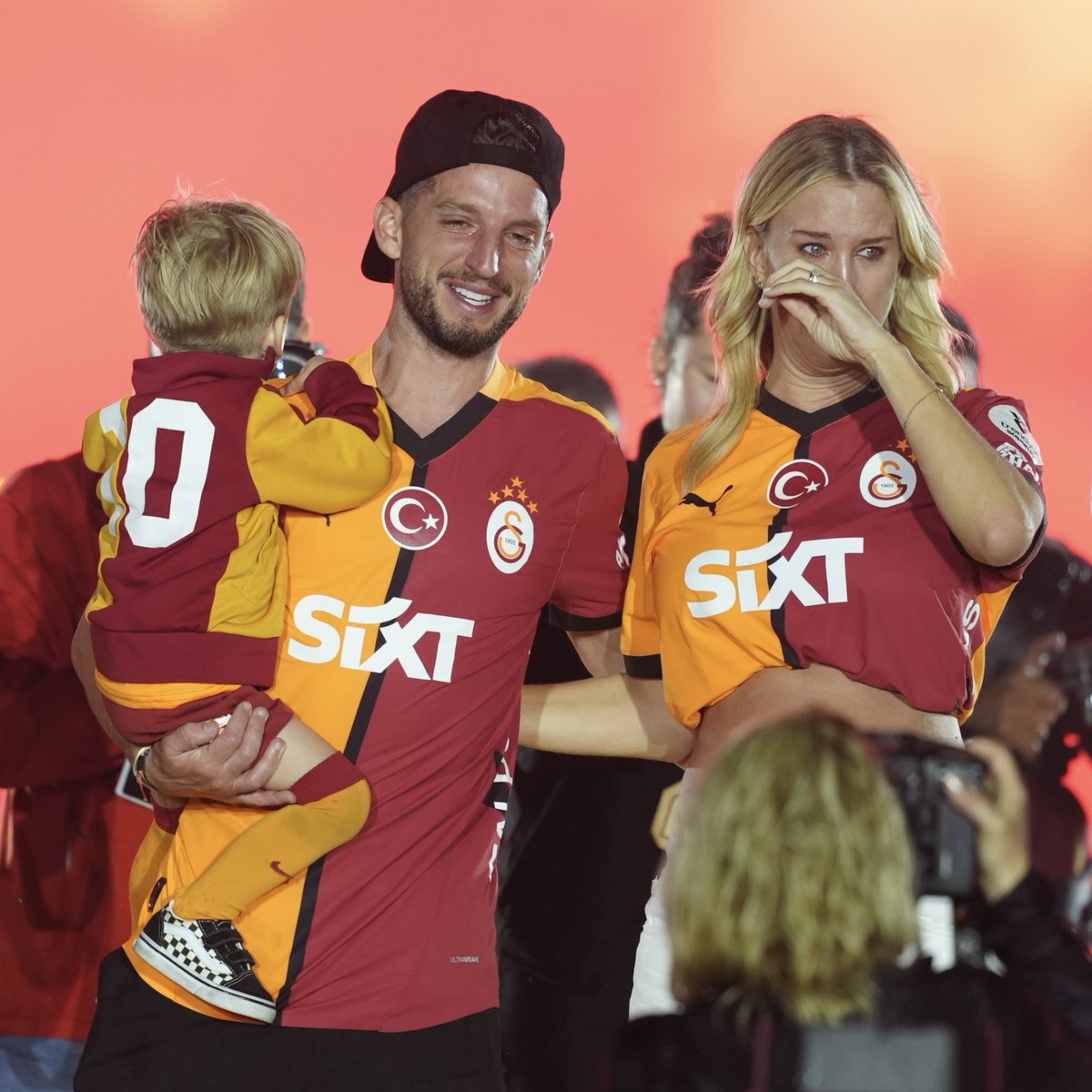 3 SEZON, 3 ŞAMPİYONLUK, 10 NUMARA KARAKTER...

ÇOK BÜYÜKSÜN MERTENS!

#ultrAslan