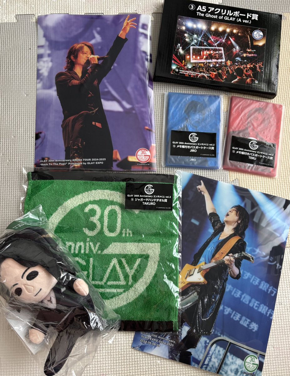 901_run's tweet photo. GLAY エンタメくじ ローソン
更新
（譲）
アクリルボード③
パスポートケースTERU/JIRO
クリアポスターTERU/TAKURO
タオル、すわりんこTAKURO※同種
（求）
アクリルボード①
パスポートケースHISASHI
タブレットポーチFACE
ピンズセットJIRO
すわりんこ他3名（複数点譲渡可）
定価

Zepp 6/1 6/8 手渡 https://t.co/XfWzt2HNDO