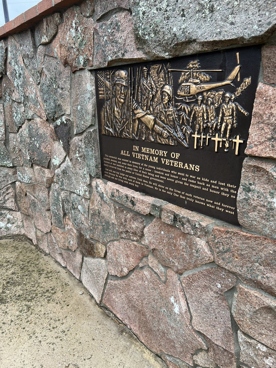 ProtechDiamond's tweet photo. All those who served and continue to serve—we support you, we honor you, and we thank you.

🪖 Land of the free, because of the brave.

#MemorialDay #SupportOurTroops #HonorTheFallen #NeverForgotten

📍 Veterans Memorial  in Harlowtown, Montana, USA 🇺🇸 https://t.co/NAtoEOBexZ