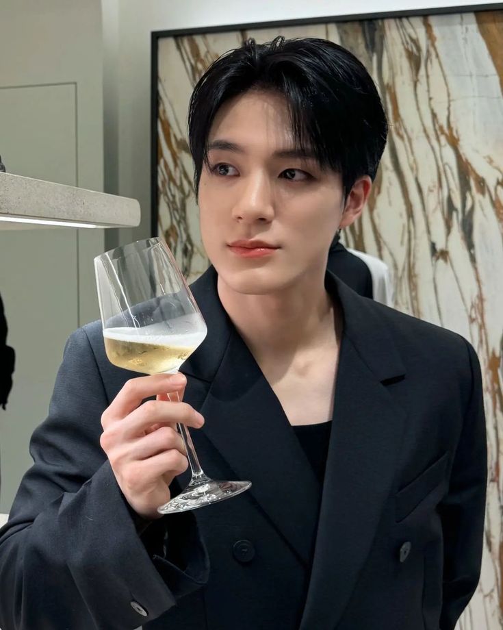 Once again i hope for the best to bae and hee, on this wonderful day. I had so much fun, cherishing both of you ❤️‍🔥
#baehee_day