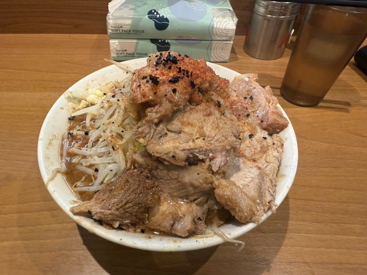 おはようございます☀️

先日は池田屋 高田馬場店へ🏃‍♂️
事務所の近くにオープンしてから
現在に至るまで連日大行列💪

デフォでこの豚の山は至高の一言…
この着丼した瞬間の感動を味わうためなら余裕で3時間待てます🙆‍♂️

みなさまもどうぞ笑顔でご安全に🦺

#企業公式相互フォロー