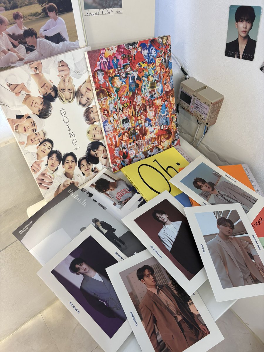 merae_0424's tweet photo. 데뷔 이후 모든 기록이 디피되어있어서 10주년 카페 이름값 제대로였어요🥹 캐럿 머리띠도 쓰고 거울샷 찍게 도와주시고 이것저것 많이 챙겨주셔서 좋았어요 응원봉 리본도 주셔서 세빛섬 잘즐기고 왔습니다 감사합니다❤️

#세븐틴캐럿_일촌파도타는중
#세븐틴월드개장_10주년
#팀세븐틴_너에게_Going https://t.co/yy8ijjGkdK