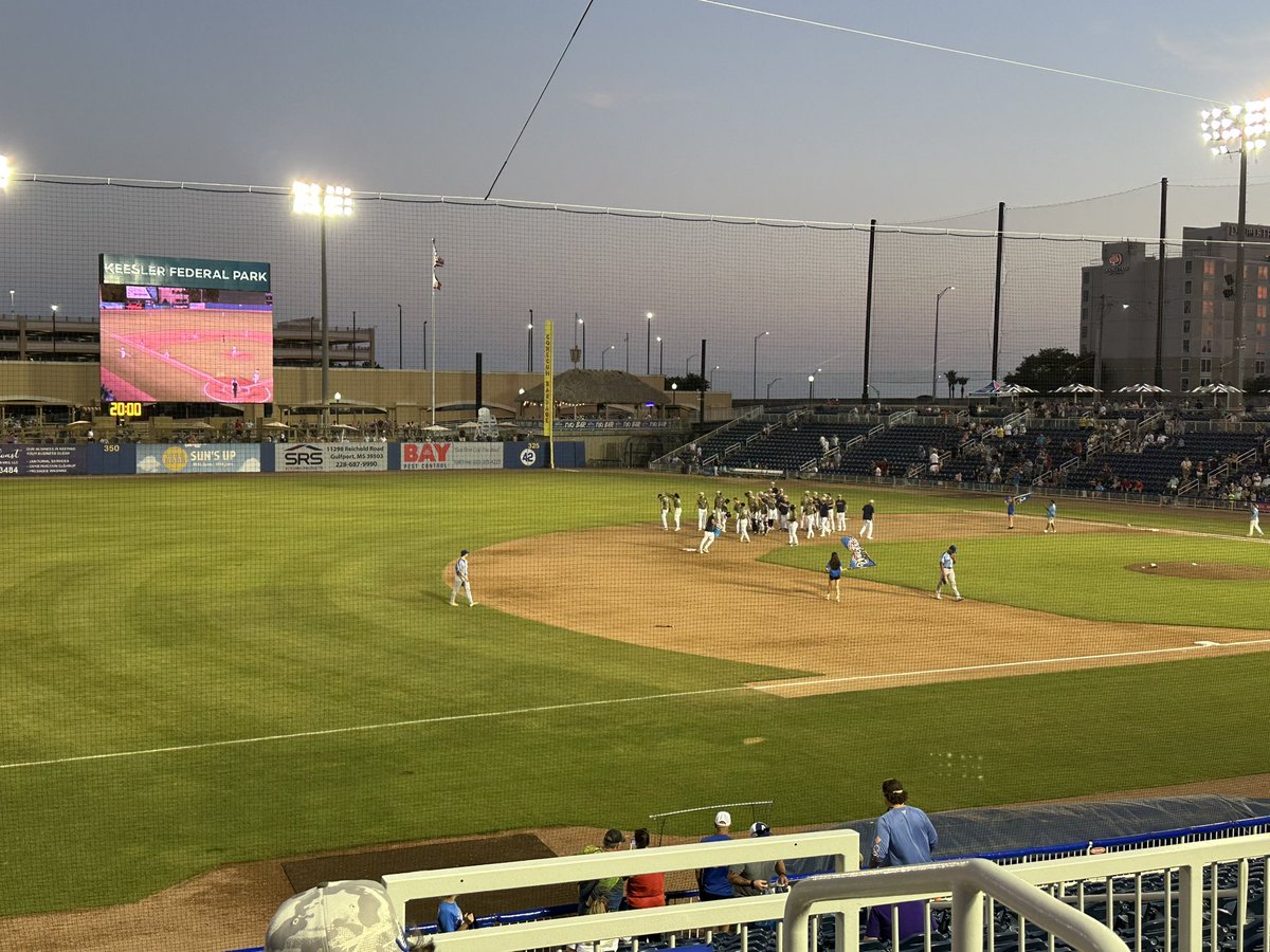 dbubrig's tweet photo. What a great game @BiloxiShuckers! Walk off broken bat single, 5 run comeback AND a gem throw from CF to cut down the runner at home who would have taken the lead. (I dont have his name handy but wow! Great throw!) thx for entertaining night. https://t.co/uGlrkdMi8b