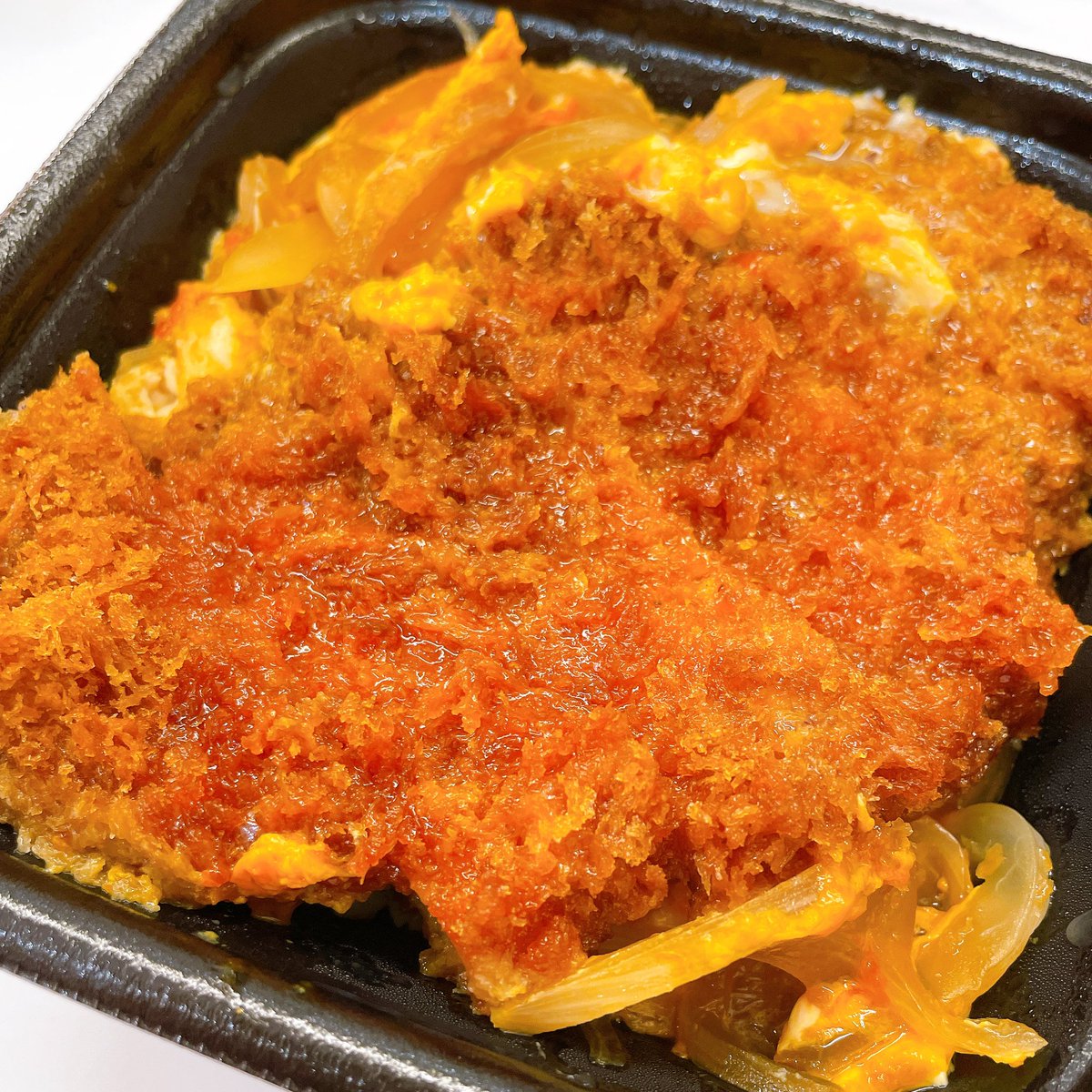 おはようございます。
今朝は山田お勧めのカツ丼を買ってきてもらって今食べた。出来立てで美味しい！ボリューミー！腹パン！！ありがとう山田！また買ってきて〜！！
今日は13時からの1回公演。
六本木のEXシアターでお待ちしてます！