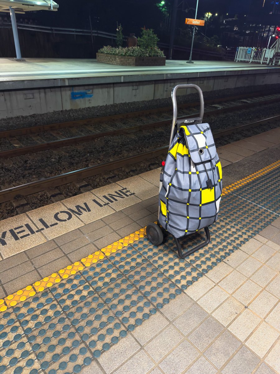 Did anyone leave this on platform 1 at #gosford station this morning? It was there when I arrived at the station and still there when I left on the train 😬 A bit random!
#sydneytrains #commute #randombags
