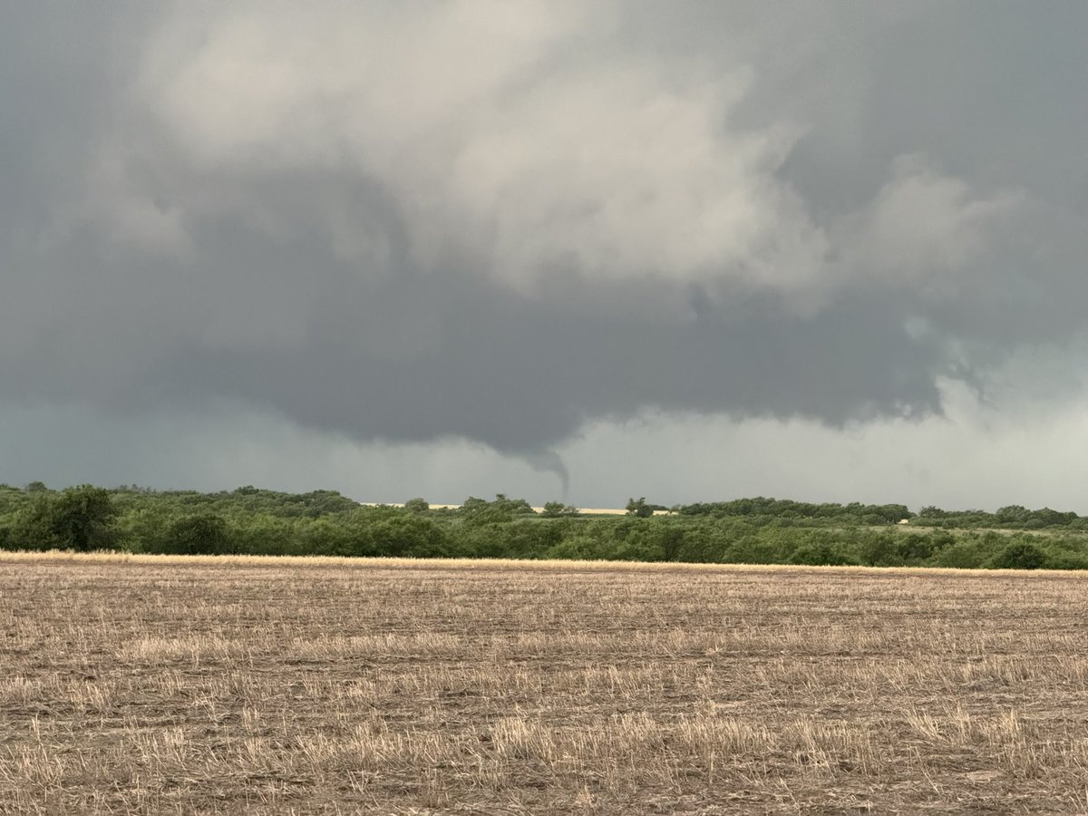 tabithahawk's tweet image. I got a tornado near Haskell, TX. A great way to wrap up my storm chasing adventure of the last week. Tomorrow I head home. #girlswhochase #stormchasing