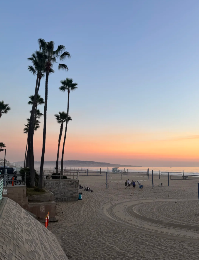 eli2134567's tweet photo. Manhattan Beach is a favorite place for LA locals. It's breathtakingly beautiful.
📍Manhattan Beach Pier: A great location for taking photos of the sunset, every photo is a blockbuster
#Los Angeles Must Go
#Manhattan Beach
#Seaside Sunset https://t.co/cEWWP9Y3sQ