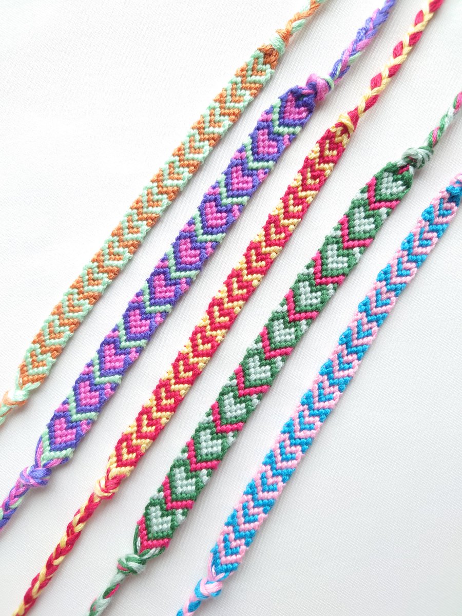 #さり気ない日常のお洒落
初夏を感じる最近
皆さんにハッピーをお届けします
ミサンガでお洒落してみませんか？
しっかり編み込まれていて
頑丈に作られています❤️
是非リアルでご覧頂きたいです☺️