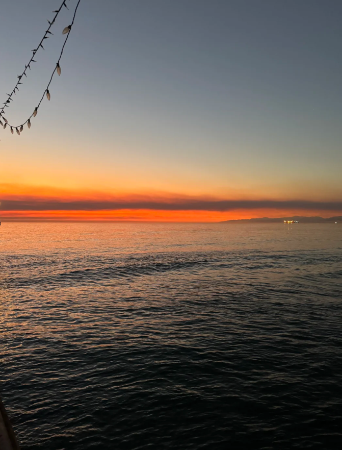 eli2134567's tweet photo. Manhattan Beach is a favorite place for LA locals. It's breathtakingly beautiful.
📍Manhattan Beach Pier: A great location for taking photos of the sunset, every photo is a blockbuster
#Los Angeles Must Go
#Manhattan Beach
#Seaside Sunset https://t.co/cEWWP9Y3sQ