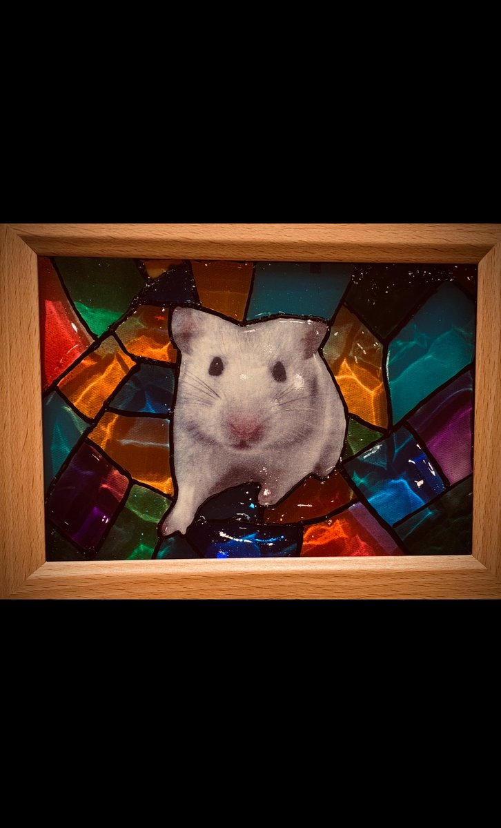 puchipredator's tweet image. そろそろ創作活動しだしました。

リクエストプレゼントの
亡くなられハムちゃんの画像を使い
ステンドグラス。