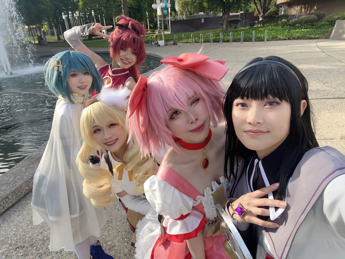 homura today for fanime day 3!!

with a full holy quintet group 🧎‍➡️🙏