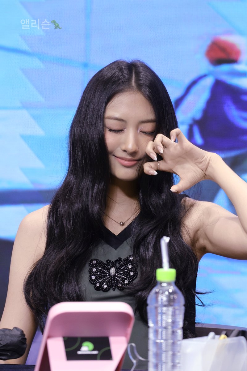 250525

😾😼😻

#MEOVV #미야오
#MYEYESOPENVVIDE 
#GAWON  #가원