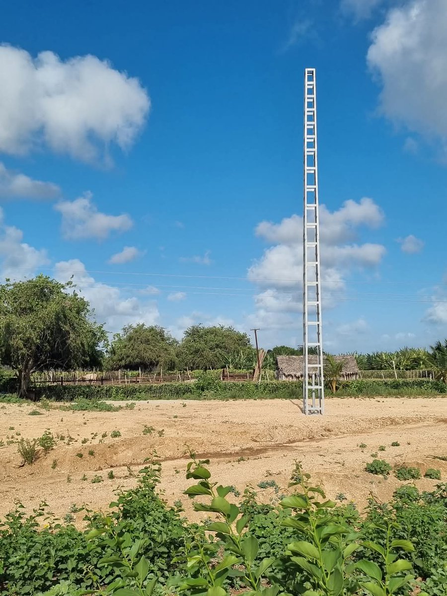 yithsell's tweet photo. En la #FincaElEsfuerzo una torre de 13 metros de altura que sostendrá el aerogenerador híbrido de 5 kW con acumulación e inyección a red; el primer paso a la materialización de la #RedEnergéticaMunicipal todo gracias al apoyo de #CUBASOLAR y #SODEPAZ @CubaMES @WalterBG_MES https://t.co/GhwoU8HrQ4