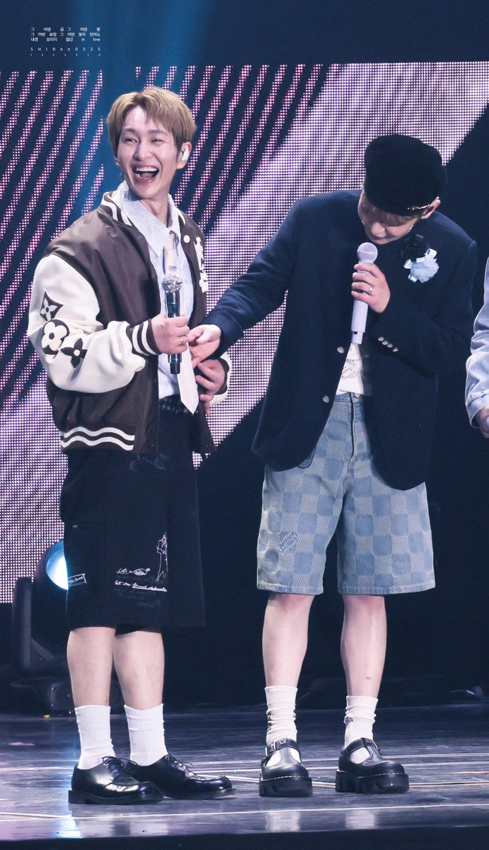 2025.05.25
𝙎𝙃𝙄𝙉𝙚𝙚 𝙒𝙊𝙍𝙇𝘿 𝙑𝙄𝙄 [𝙀.𝙎.𝙎.𝘼.𝙔]
DAY3

🦊🐰moment③

#샤이니 #SHINee