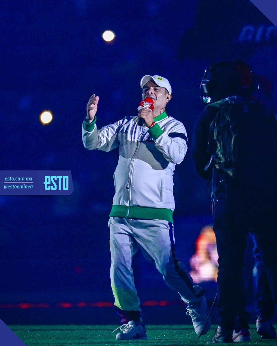 ¡YERBA BRAVA PRESENTE EN LA FINAL! 🎶🔴👹

El grupo musical argentino autor de "La cumbia de los trapos’", apoyó al Toluca en el medio tiempo del juego. Esta canción se ha convertido ya en un himno para la afición Escarlata.