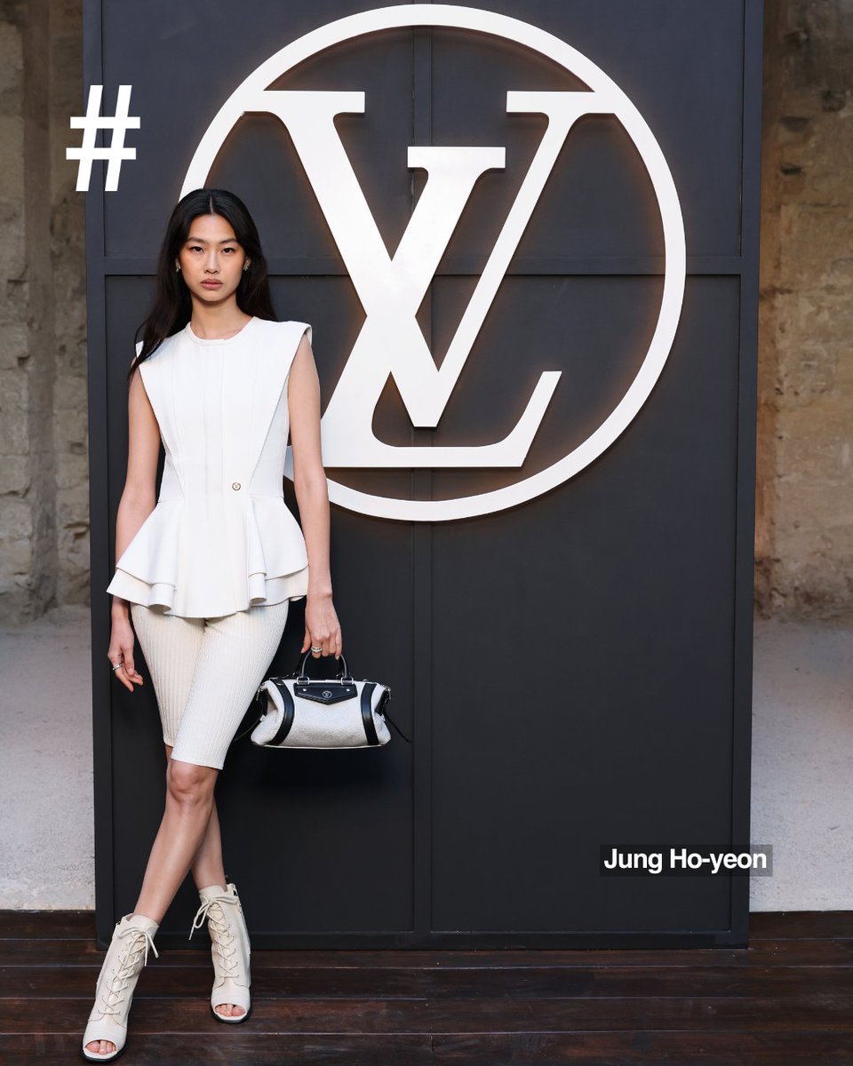 Hashtag Legend tweet media
