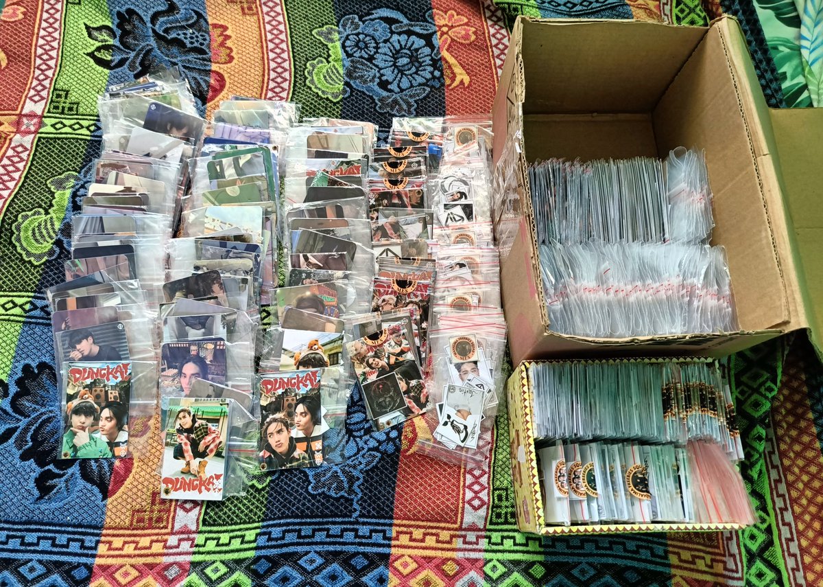 spidermaam25's tweet photo. After 156 years ng pagbabalot, finally ay natapos ko rin ang 500 PCs freebies for fanzone. (400 PC with stickers, 50 PC with stickers and mini magnet and 50 mini magnet with stickers.
#SAW #SB19 #freebies #MahalimaFreebiesSquad https://t.co/TukcjNKKNi