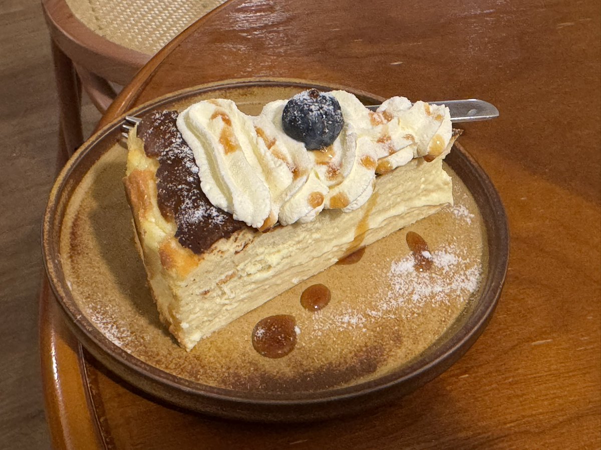 viviangdtv's tweet photo. 小貓咪也會愛吃芝士蛋糕嗎?
#cupping吸瓶 #Basquecake #cheesecake https://t.co/Fm3JEqHNpa