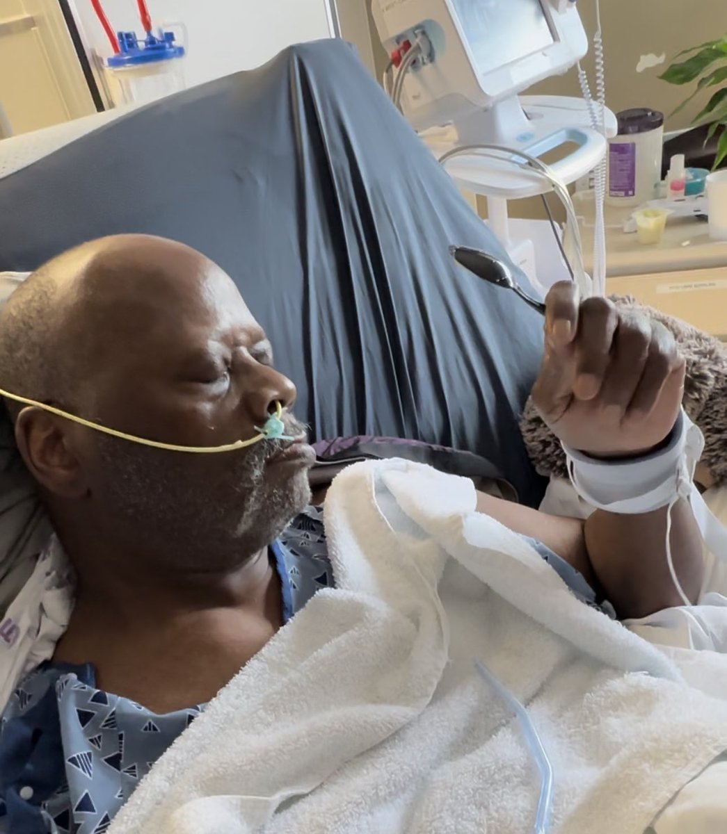 My dad held a spoon and gave himself a bite of pudding today! 🙌🏽