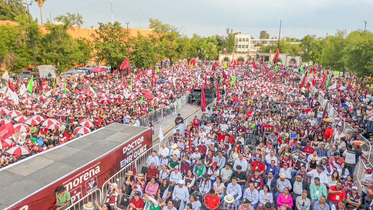 Esta imagen, sobra decirlo, es el retrato de la sociedad que llevará a <a href="/DrRamonEnriquez/">José Ramón Enríquez</a> a la alcaldía de Durango. La propia postal, en efecto, dan cuenta de la multitud que abarrotó el espacio público. Habrá alternancia y, por ende, proyecto de transformación en ese punto crucial
