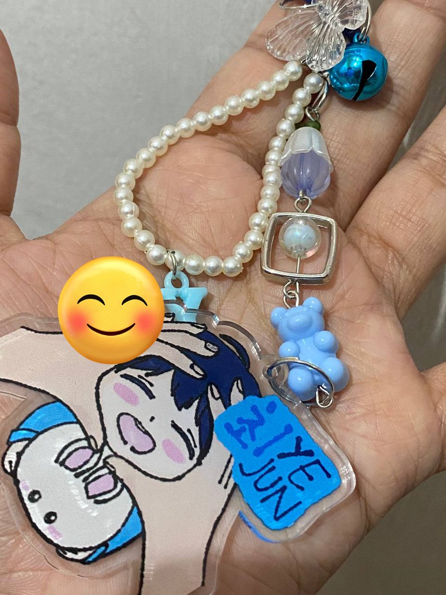 cuteads's tweet photo. Wts keychain made by request! Bisa request gambar juga (bisa digambarin kayak pict yang di bawah atau kirim file dari kamu). Kalau minat rep aja yaaa. ☺️ https://t.co/lP2naN7F17